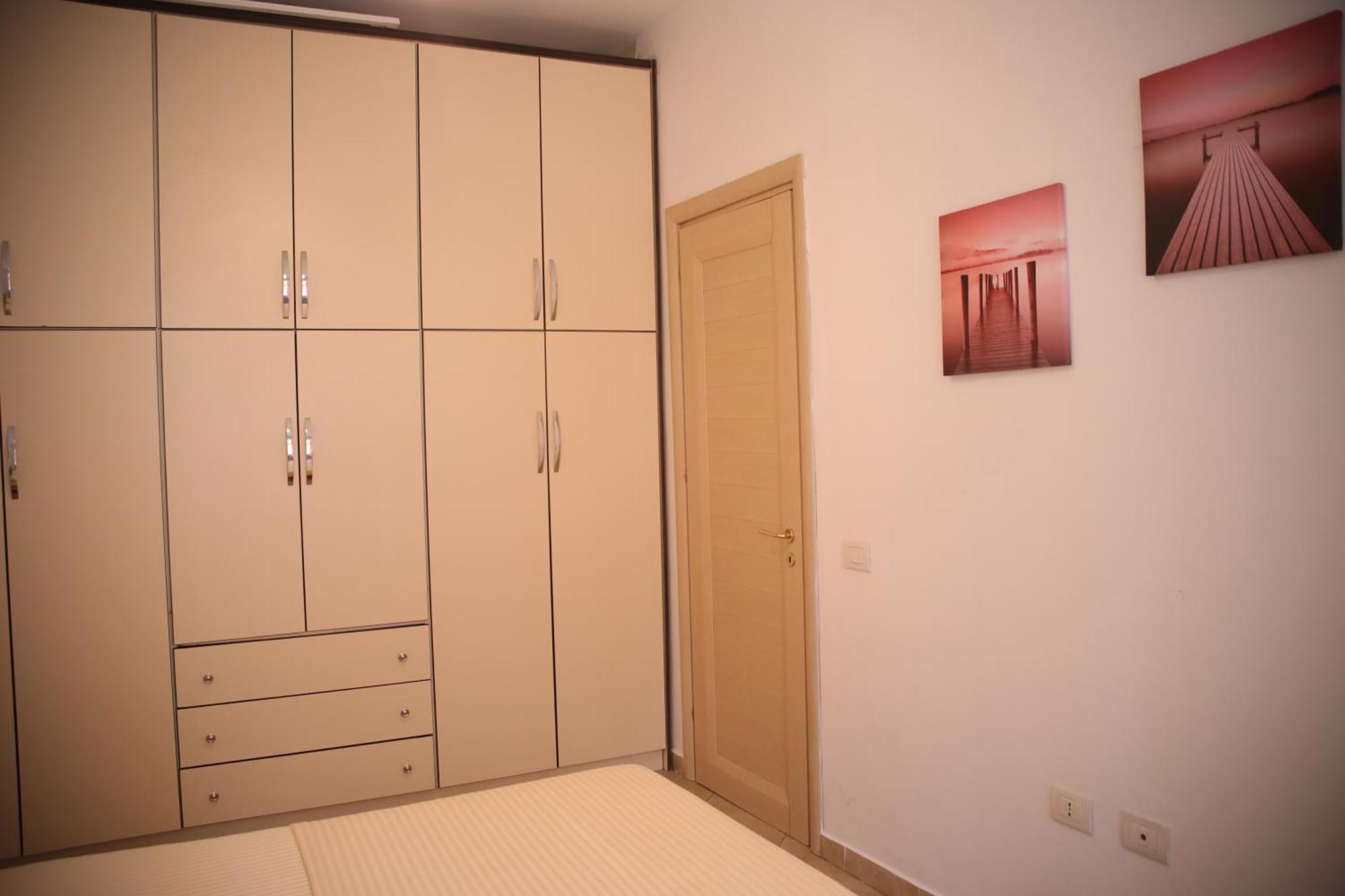 Pleasant Apartment With Free Dedicated Parking In Komuna E Parisit Тирана Экстерьер фото